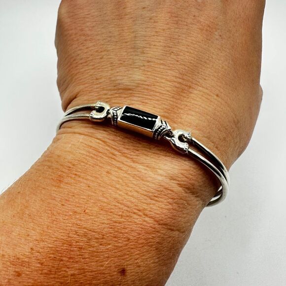 Vintage Sterling Silver, Onyx inlay bangle, hinge bracelet! - Picture 6 of 10